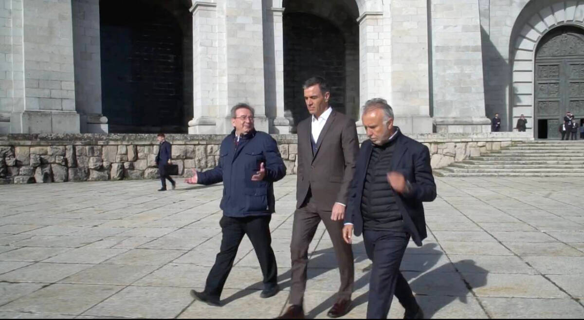 Pedro Sánchez paseando en el Valle de los Caídos