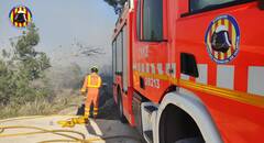 Desalojan un albergue tras un incendio en una montaña de Corbera 