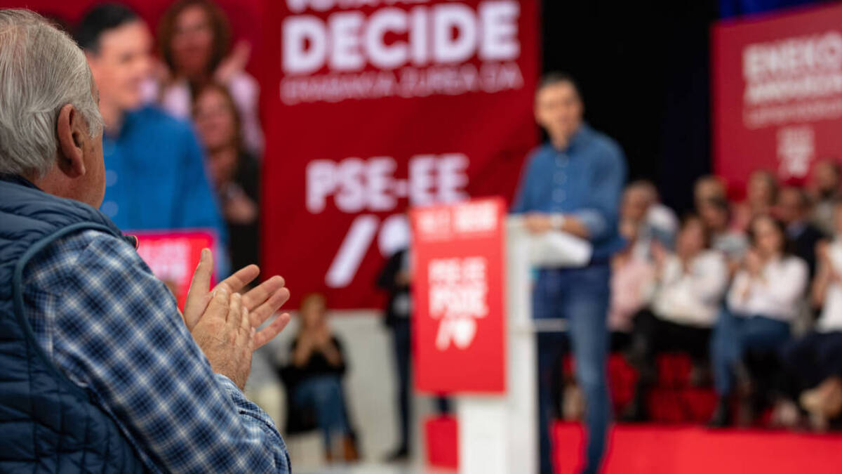 Pedro Sánchez, cada vez más desdibujado en el PSOE.