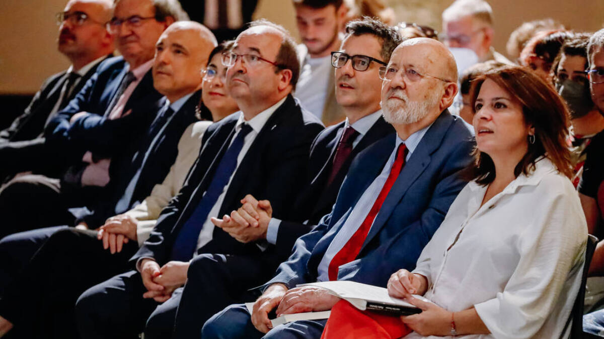 Tezanos con Bolaños y dirigentes del PSOE