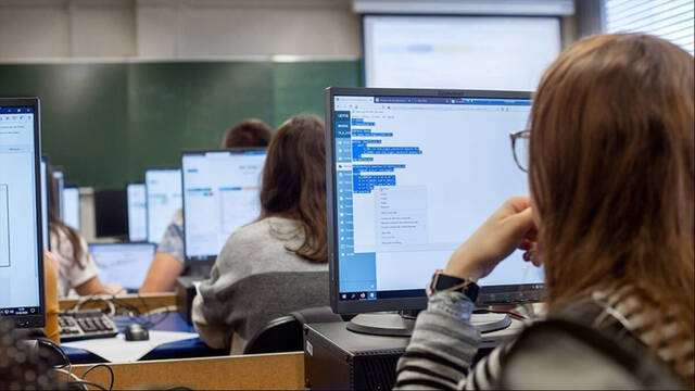 Nuevas aulas tecnológicas para la capacitación digital de los alumnos de CLM