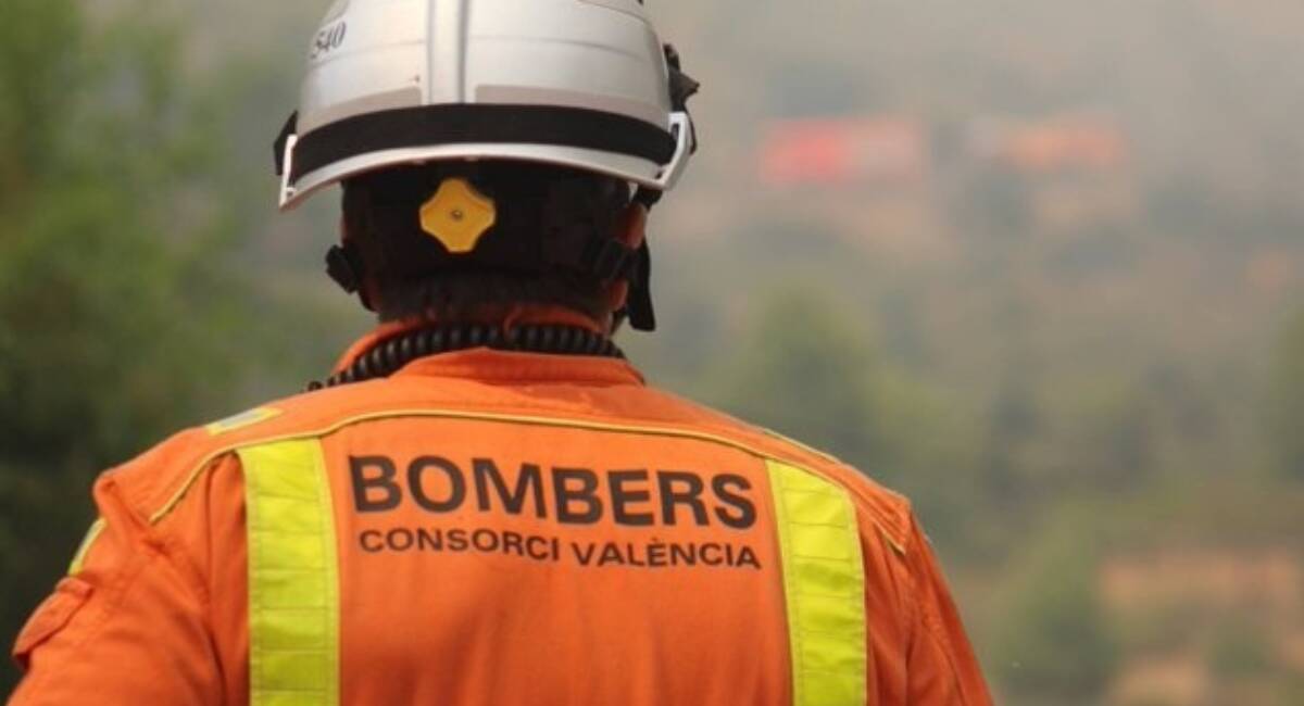 magen de un bombero del Consorcio Provincial de Bomberos de Valencia.