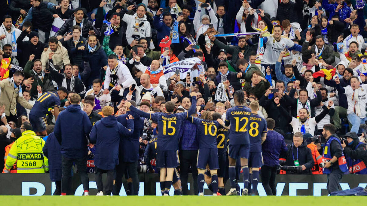 Los jugadores del Real Madrid celebran su pase a semis de Champions.