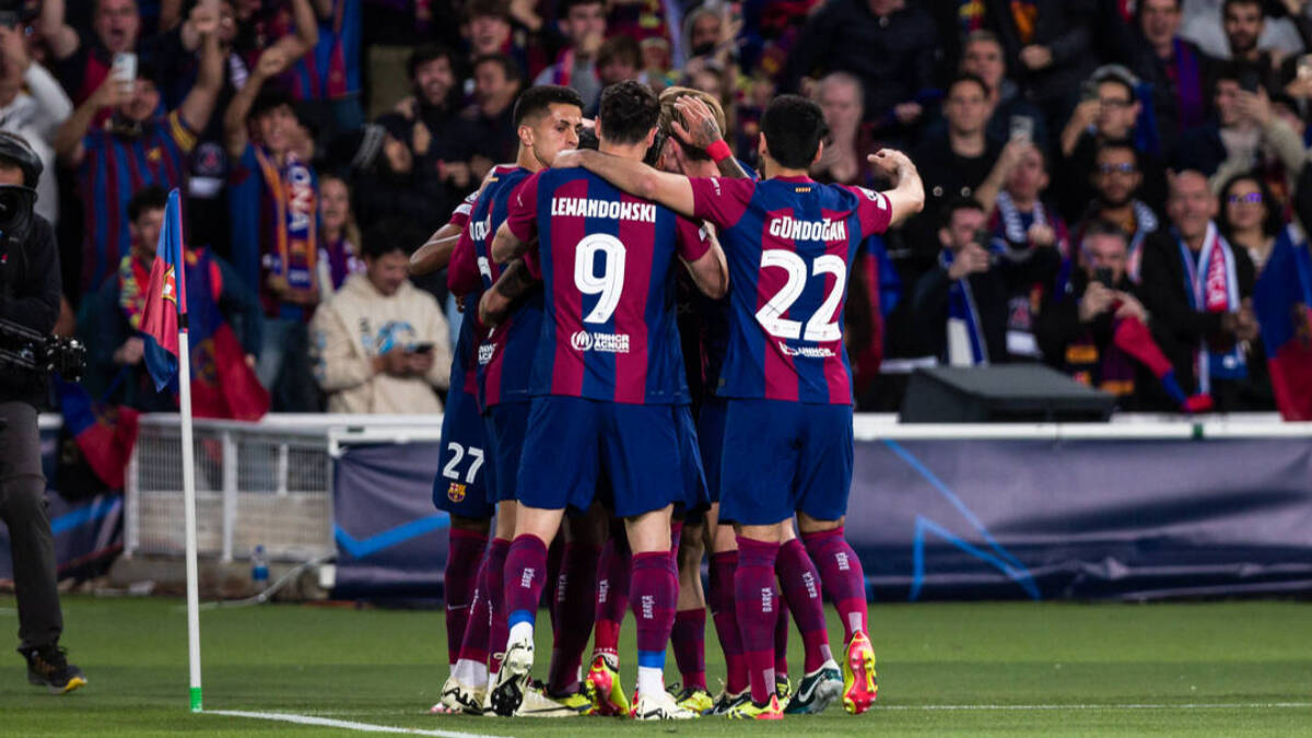 Los jugadores del Barcelona celebran un gol.