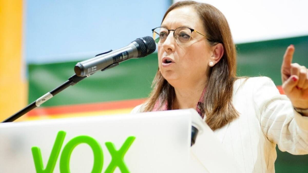 La presidenta de Les Corts, Llanos Massó, en un acto de su partido.