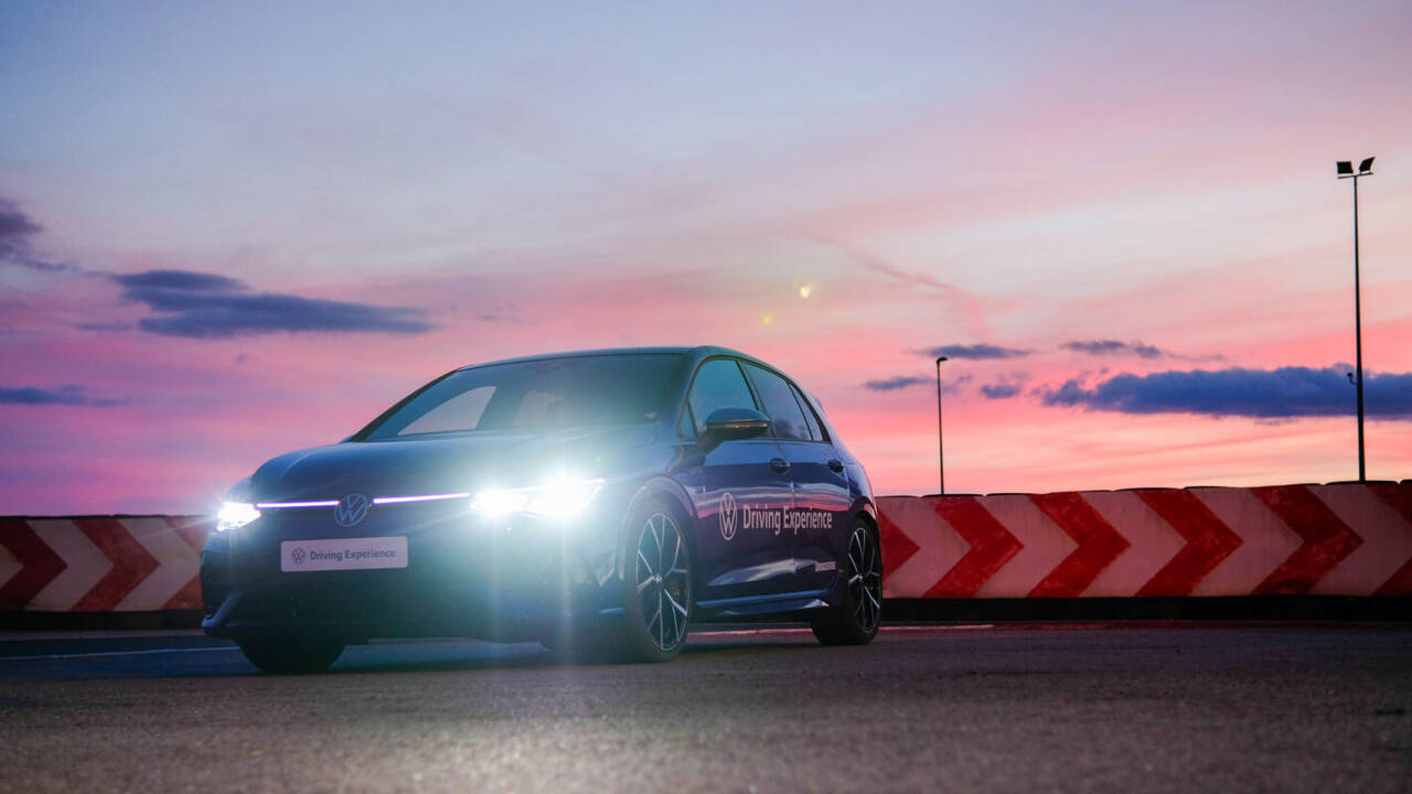 Volkswagen Driving Experience nocturno